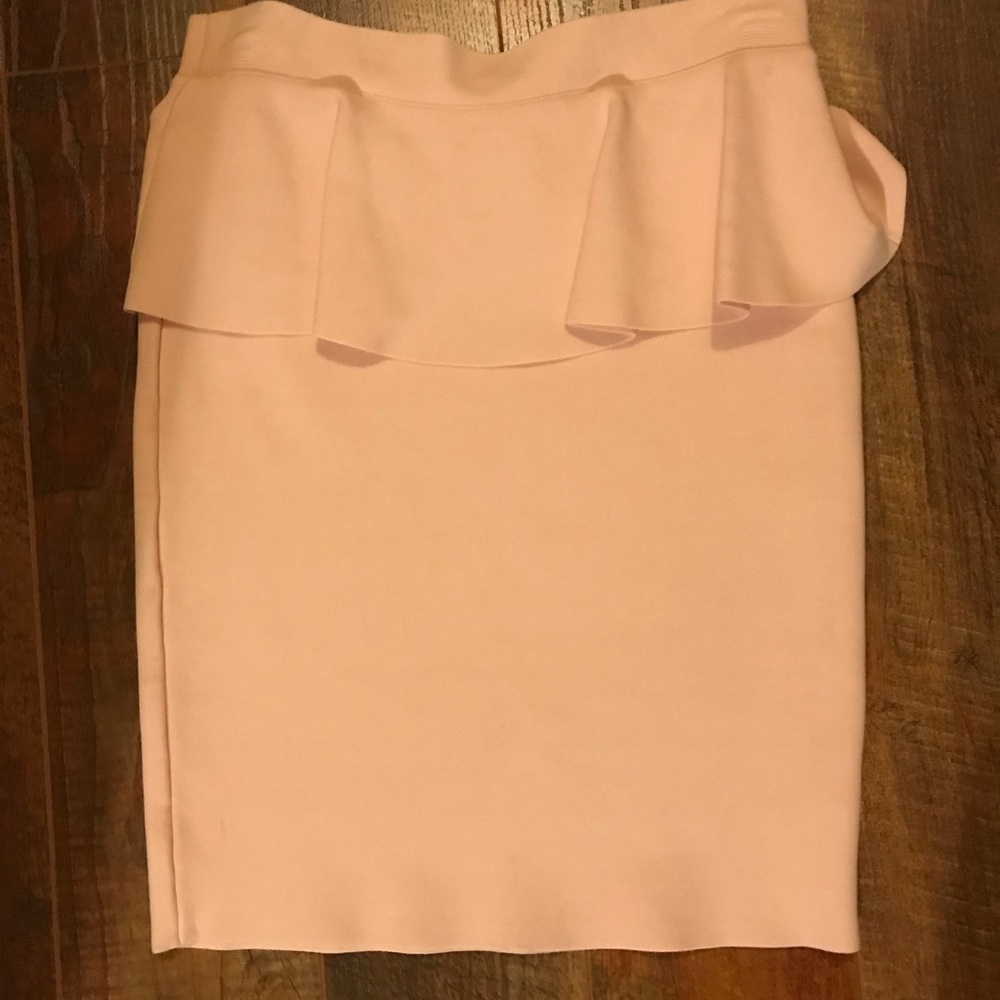 BCBG peplum contour skirt💕